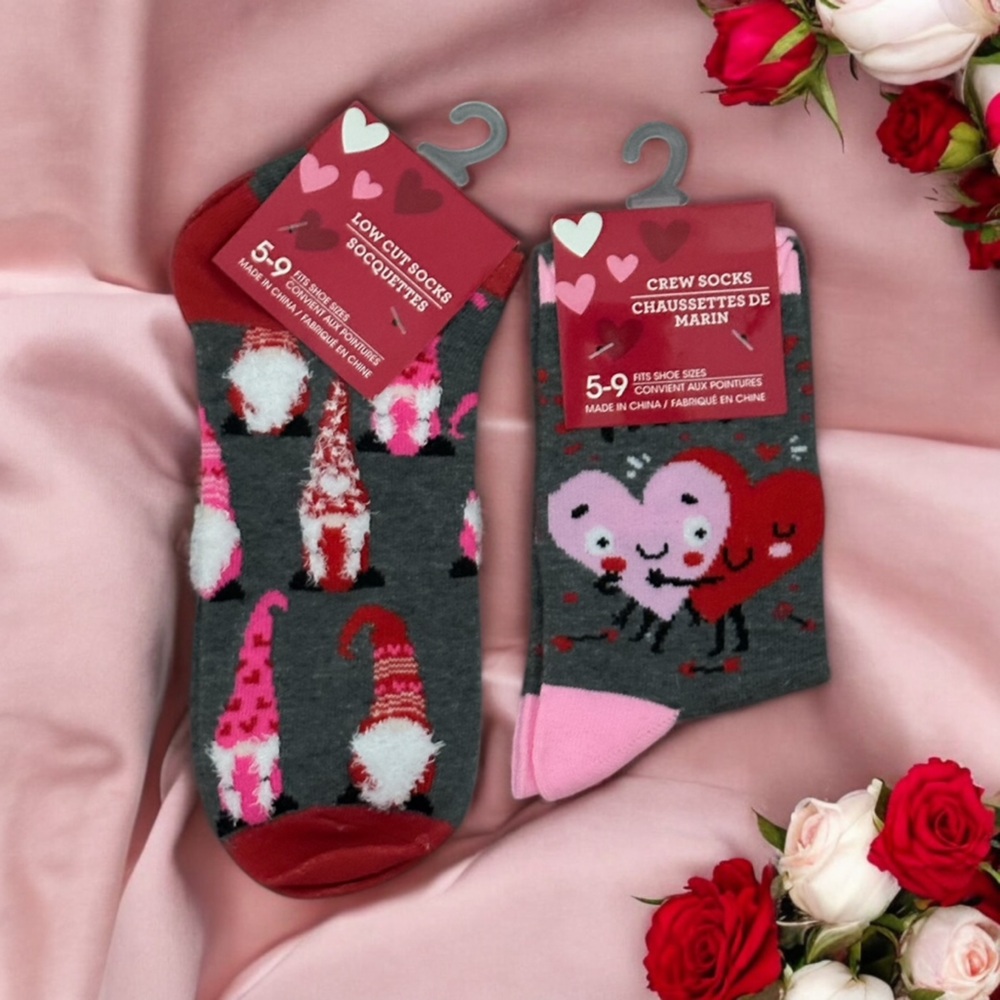 5 for $20🫟🛍️🔵 Cute Valentine's Day Socks